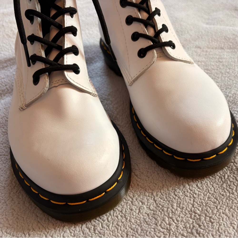 ⭐️⭐️EUC Dr. Martens 1460 Combat Boot Women’s 9 - Picture 2 of 9